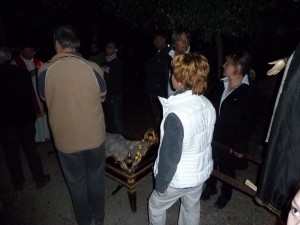 Fabienne et La Silvia, présidente de la Pro Loco, portant la Madonna Addolorata