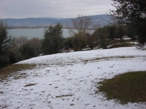 La nudité du lieu, accentuée par la neige (décembre 2009)