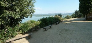 Les bancs face à la chiesa San Michele Arcangelo