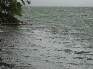 ... et peu après le lac commence déjà à s'agiter.... Le pire est encore à venir !