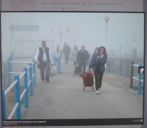 La seconde photo s'affiche. Si vous glissez la souris au milieu du bord droit, la flèche apparaît de nouveau pour vous permettre d'aller à la photo suivante.