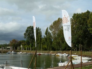 Une partie du plan d'eau avec au fond à gauche le "Campo del Sole"
