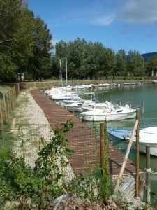 Le plan d'eau disponible permet sans problème l'expansion prévue à 130 postes...