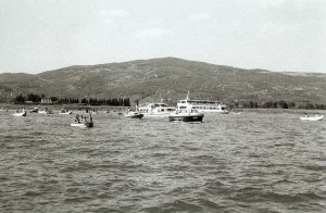 Comme il se doit pour un tel "personnage", le traghetto était précédé par une vedette des carbinieri