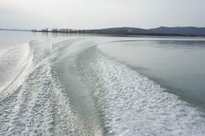 Dinu photographie notre sillage un peu chahuté...