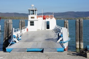 Le Grifone vient de débarquer les deux camionettes hollandaises...