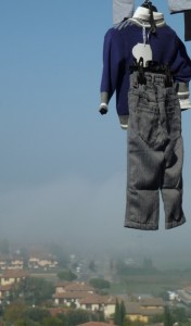 Rassurez-vous ce n'est pas une exécution publique, mais simplement une photo d'un étal textile, sur le rempart à hauteur de la Porta Senese.