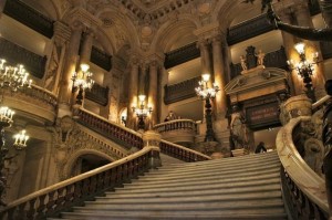 Le grand escalier de l'Opéra de Paris - Le réseau des AVF