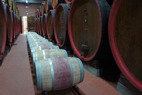 La cave avec les tonneaux de Chianti Classico, haut de gamme !