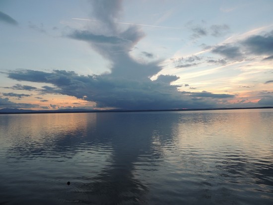 Photo du Trasimène, prise du fond de notre jardin, en direction de la rive opposée - 12/10/2012, 10:30