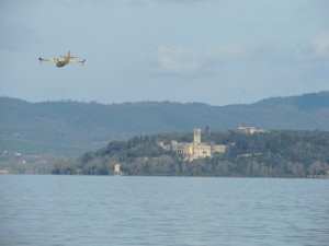 En direction de la pointe sud de l'Isola Maggiore et de la Villa Guglielmi.