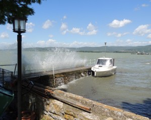 Mais le lac restait néanmoins relativement paisible.