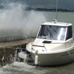 Le Ponant permet aux vagues d'escalader hardiment la digue de notre petit port privé.
