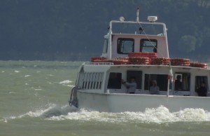 Le roulis et quelques crêtes blanches sur le Trasimène...