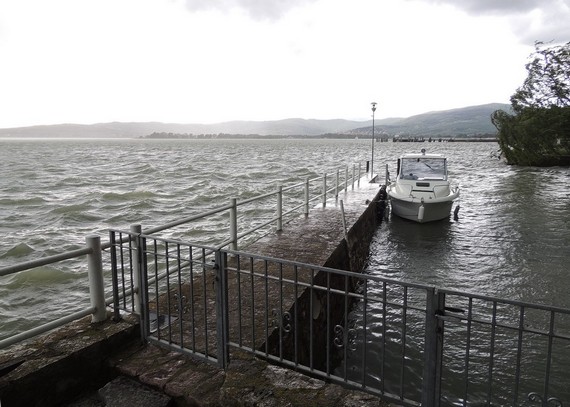 Le Trasimène particulièrement houleux et venteux - Samedi 25/05/2013, 17H50.
