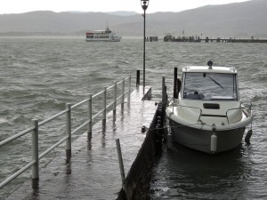Le "Perugia" s'apprête à accoster au pontile de l' Isola Maggiore.