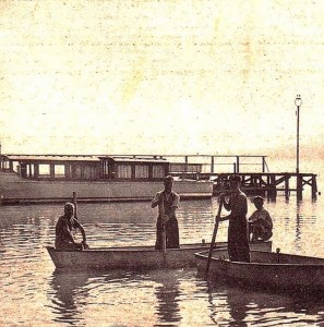 1939 - Un bateau de la S.A.N.T. accosté au pontile de Castiglione del Lago.