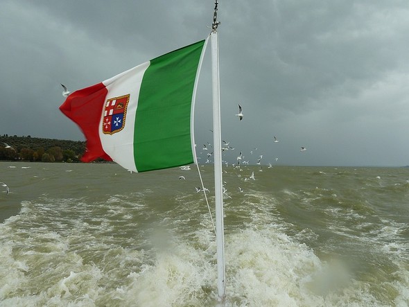 2011 - Parti de l'Isola Maggiore et en route vers Tuoro-Navaccia sur un lac Trasimène quelque peu animé.