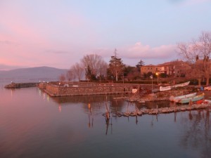Le petit port de l'Isola Maggiore à côté du débarcadère - 21/01/2012, 18H21.