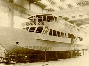 Le "Concordia II" en construction au chantier de la société SAI Ambrosini.