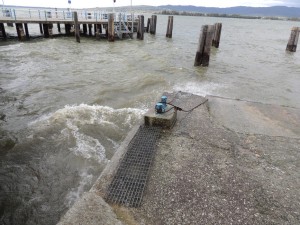 Rampe d'accès pour les camions déchargés par le " Grifone".
