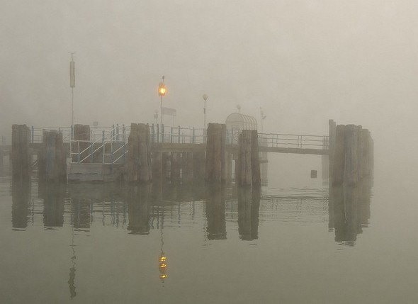 Le pontile de l'Isola Maggiore en plein brouillard - 10/12/2013.