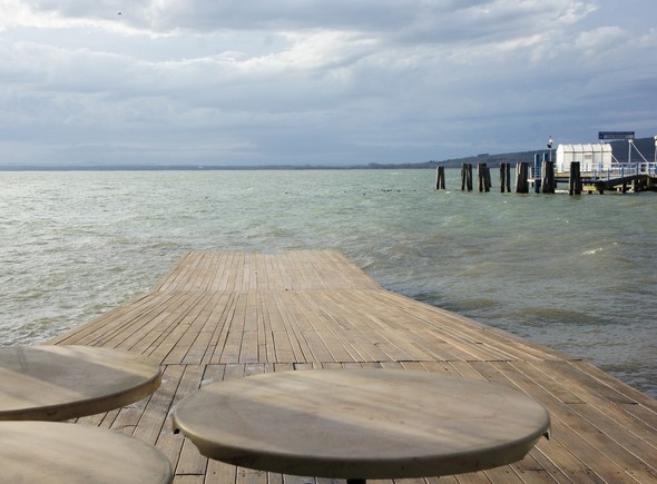 Ah, le charme de prendre un cappuccino sur cette mini-estacade et d'y goûter la superbe vue sur le Trasimène.