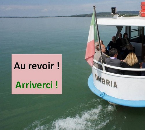 Traghetto quittant le pontile de l'Isola Maggiore...