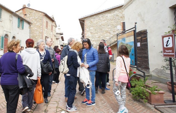 Première visite obligée le Centre d'information où les guides multilingues de l'Isola Maggiore sont à la disposition des visiteurs.