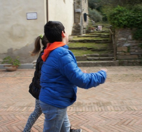 Certains jeunes préfèrent manifestement discourir entre eux que de jouer les touristes.