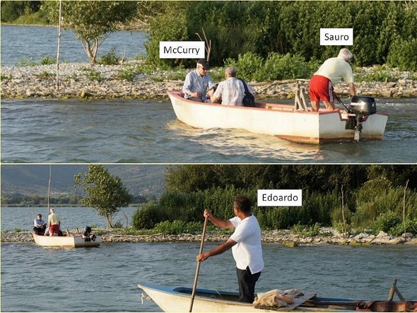 A 18:36, McCurry débarque à l'Isola Maggiore et Edoardo se positionne pour simuler une pêche au filet.