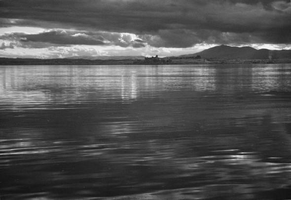 PHOTO 3 - Photo prise en direction de Castiglione del Lago dont on aperçoit la silhouette (au milieu du tiers supérieur).