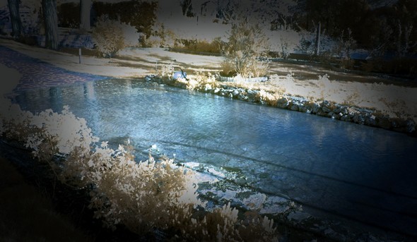 Formation d'un véritable petit étang dans ce "bassin d'orage".Seule photo prise à ce moment mais en infrarouge, et malheureusement pas de la meilleure qualité...