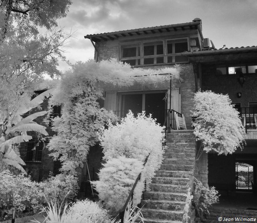 Une des plus jolies maisons de l'Isola Maggiore. Vue arrière, depuis le jardin qui fait face au lac.