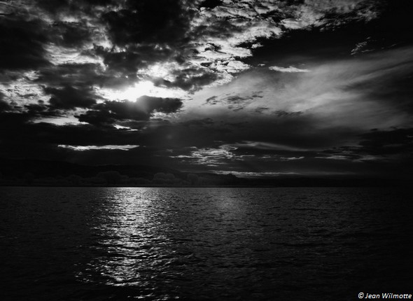 Aube.En route vers Tuoro-Navaccia, regard vers la rive est.11/08/2015 - 06:22