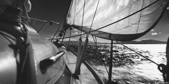 En route vers la rive est, le vent et les vagues forcissent...10:20.