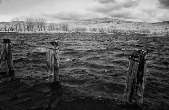 Vue générale de la rade.De gauche à droite: segment du Campo del Sole, le Porto del Sole, les collines de Tuoro sul Trasimeno.