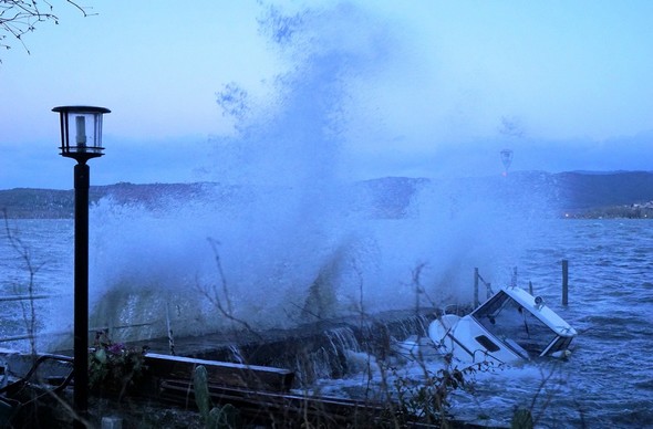 L'AFFICHE DE LA PIECE DRAMATIQUE.Le coeur du "drame" en plein Acte II...