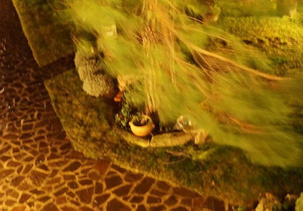 Les rafales de vent continuent à se succéder à une cadence rapide.