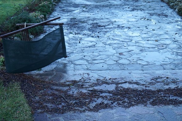 Non sans laisser de nombreux dépôts!