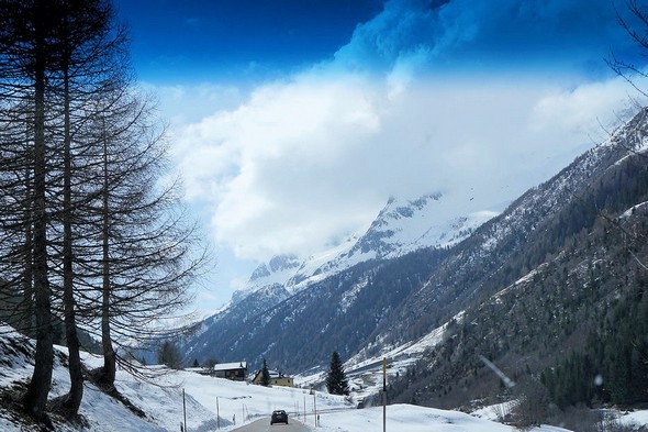 Ayant quitté l'autoroute, en route vers Bedretto...
