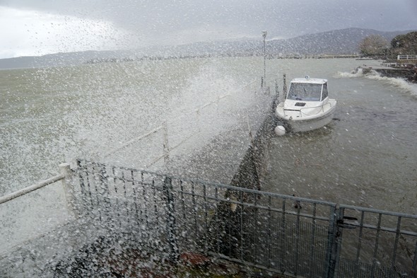 ... et cette myriade de gouttes d'eau embrume un instant toute la scène...1/400 - f/3,6 - 18 mm - ISO 100